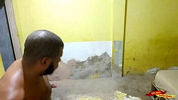 Seduzir O Pedreiro Que Meu Marido Contratou Para Fazer A Obra Aqui De Casa Até Ele Me Comer