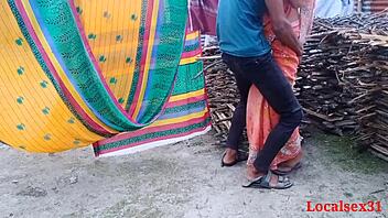 Passionate Outdoor Encounter With Desi Bhabi