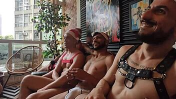 Amigo secreto de c� � r�la suruba bareback com papai noel