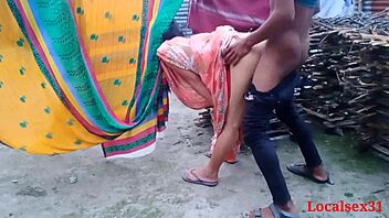 Passionate Outdoor Encounter With Desi Bhabi