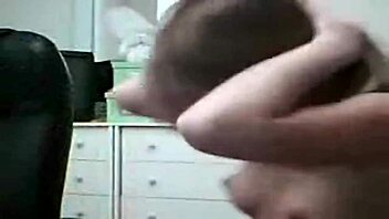 Sexy Webcam Girl Shows Off Outdoors