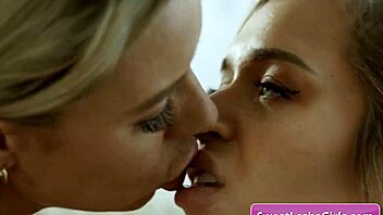 watch rory knox and summer vixen lick pussies