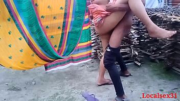 Passionate Outdoor Encounter With Desi Bhabi