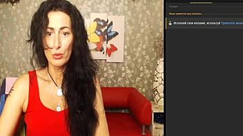 A submissive cougar achieves ultimate pleasure on webcam