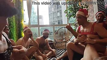 Amigo secreto de c� � r�la suruba bareback com papai noel