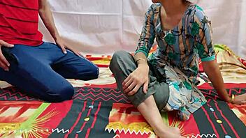 aunty gets fucked by teen boy with hindi audio