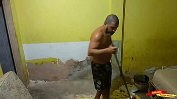 Seduzir O Pedreiro Que Meu Marido Contratou Para Fazer A Obra Aqui De Casa Até Ele Me Comer