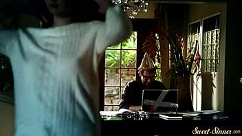 How wild! Glamorous babe gets pussyfucked hard and jizzed on everywhere!