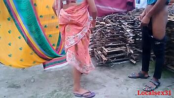 Intohimoinen ulkona-seksi Desi Bhabin kanssa