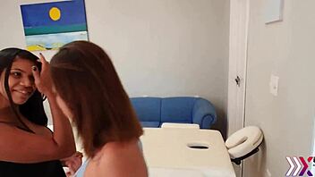Massagem Com Final Feliz With Big Tits And Lesbian Action