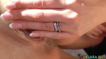 British mature lesbian in stockings gets her tongue tongued by classy babe 😍