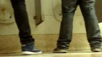 公衆トイレでのゲイセックス遭遇