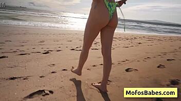 sahara skye gives wet blowjob near beach 😘