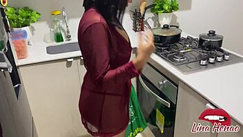 Fooling the Delivery Man with My Seductive Tricks and Wild Action