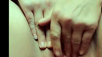i amatuer anal fucks a 9 in dildo deep