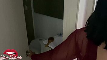 Fooling the Delivery Man with My Seductive Tricks and Wild Action