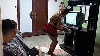 Soy un cornudo me gusta follarle el coño a la perra de mi empleada!