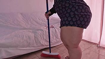 Irresistible Latina maid Soraya's big ass gets pounded! 🍑