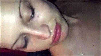 Quer ver gozo na cara dessa loira linda em POV?