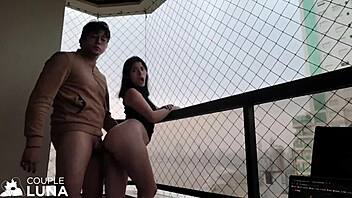 casada safadinha chupando pau grande e dando gostoso a bucetinha na varanda pra gozarem dentro sex in public places balne�rio cambori�