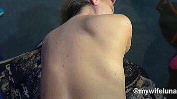 Wife gets fucked on cam with squirt