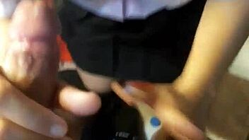 Sweet Thai amateur Kiki gives epic handjob and blowjob 😍