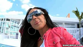 Alexis Texas and Mariah Milano in HOT ACTION!