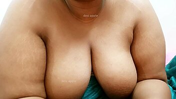 Indian aunty tits exposed