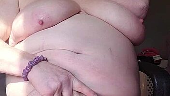missr8 loves licking fingering big tits pussy