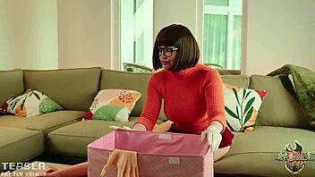 Velma and Scooby solve case number 69