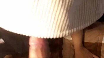 Sweet Thai amateur Kiki gives epic handjob and blowjob 😍