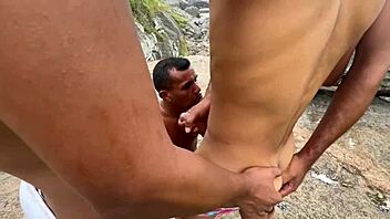 orgia na praia, quem quer chupar esse pau enorme comigo?