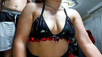 Soy un cornudo me gusta follarle el coño a la perra de mi empleada!