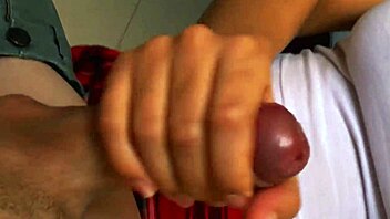 Malam intim dengan kawan Latina rapat