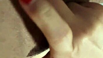 Latina with big ass cums in jets during lezdom session