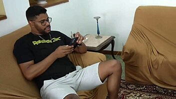 macho de verga grande y gruesa preña a scoty brayan con su monster cock.