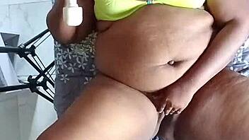 Tattooed ebony woman gives blowjob in airbnb