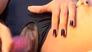 Novinha gostosa deixou colega fuder bucetinha e gozar todinha antes de chegarem