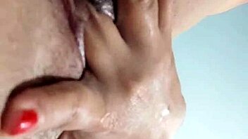 Latina with big ass cums in jets during lezdom session