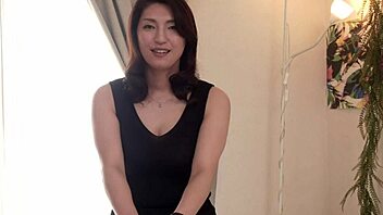 Hey, watch me squirt while getting pounded hard!