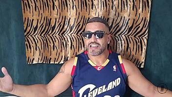 Feel the passion as Vivi Marques bends over in heels.