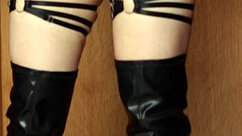 these curvy babes are getting so wet in the shower together! maddy may and anna claire clouds 😘