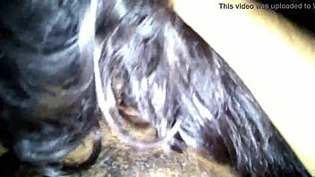 बड़ी चूचियों वाली इंडियन निहारिका को पड़ोसी दोस्त चूस के चोदा