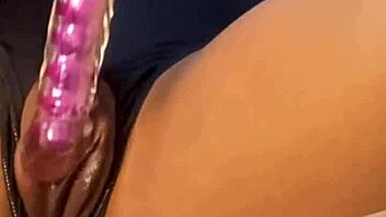 Novinha gostosa deixou colega fuder bucetinha e gozar todinha antes de chegarem