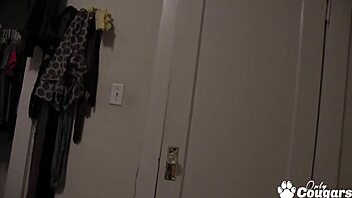 Hey, chunky mature Bella Rossi and Daisy Ducati bang hard with strapon