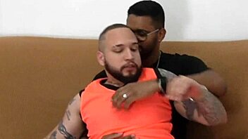 macho de verga grande y gruesa preña a scoty brayan con su monster cock.