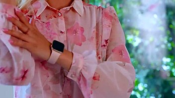 I'm Amazed by This Blonde Actress Flaunting Sexy Dresses for Fun