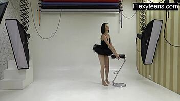 uh, flexyteen 18+ markova showing off her bendy naked moves!