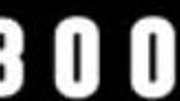 Teini ruskeatukkainen ratsastaa DJ:tä kuuluisuuden toivossa