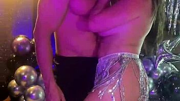 Watch Sara Blonde Give A Blowjob To Bodybuilder Duncan Saint At The Party!